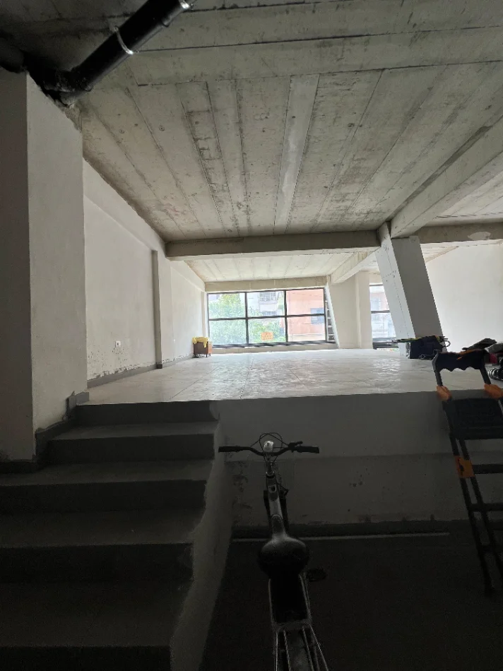 Tirane, jepet me qera zyre Kati 1, 160 m² 1.500 € (PAZARI I RI)
