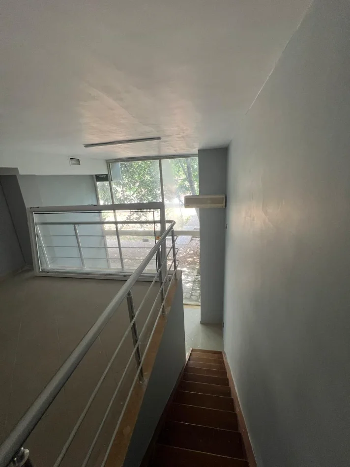 Tirane, jepet me qera zyre Kati 0, 100 m² 800 € (PAZARI I RI)