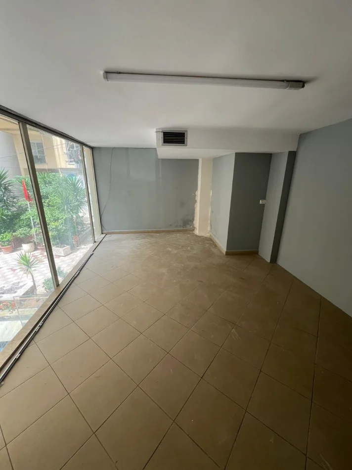 Tirane, jepet me qera zyre Kati 0, 100 m² 800 € (PAZARI I RI)