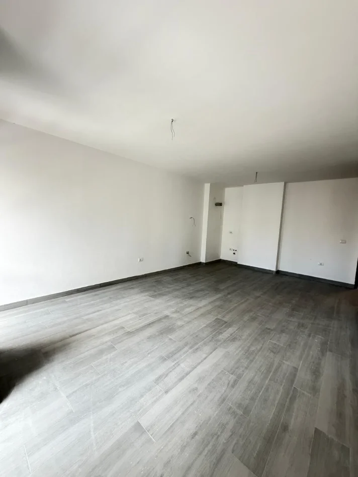 Tirane, jepet me qera apartament 1+1 Kati 5, 70 m² 500 € (Zogu i Zi)