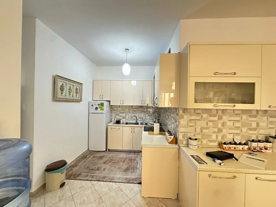 Tirane, shitet apartament 2+1 Kati 3, 98 m² 147.000 € (Fresk)