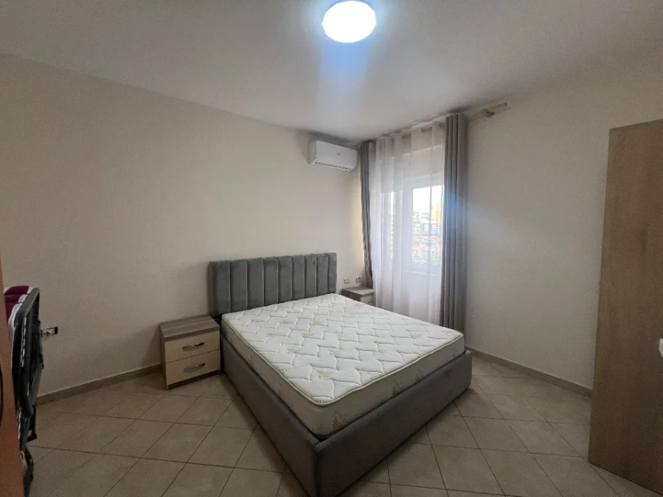 Tirane, jepet me qera apartament 2+1 , 90 m² 630 € (Selvia)