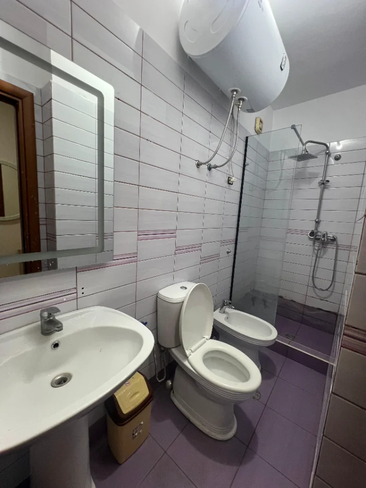Tirane, jepet me qera apartament 2+1 , 90 m² 630 € (Selvia)