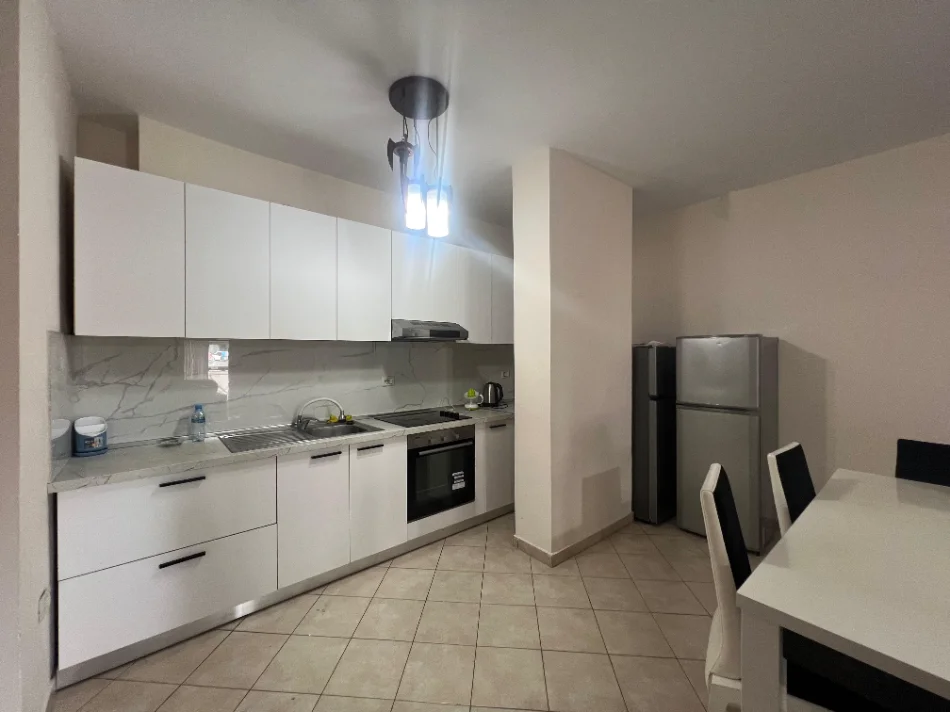 Tirane, jepet me qera apartament 2+1 , 90 m² 630 € (Selvia)