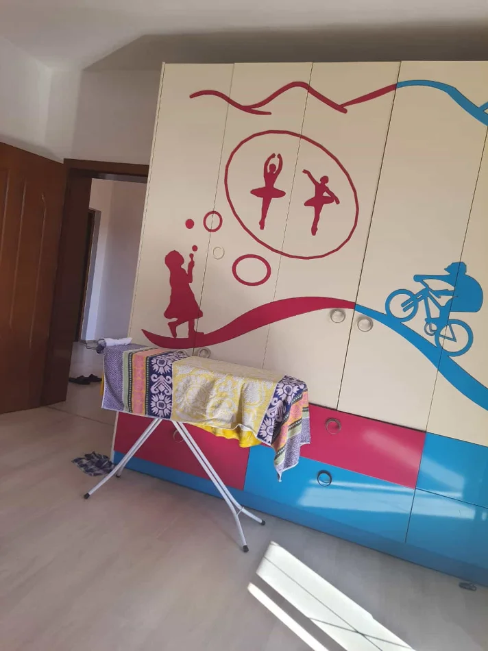Tirane, jepet me qera Vile 5+1 , 240 m² 530 € (institut)