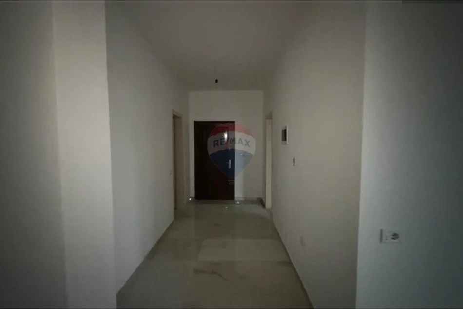 Tirane, shitet apartament 2+1+Ballkon Kamëz,Tiranë