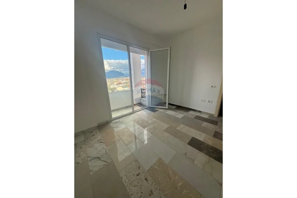 Tirane, shitet apartament 2+1+Ballkon Kamëz,Tiranë