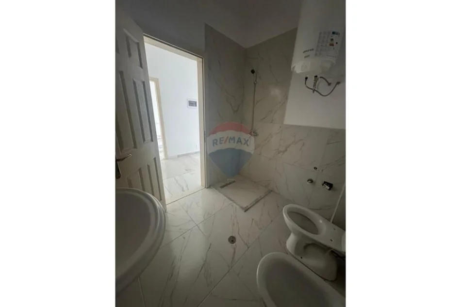 Tirane, shitet apartament 2+1+Ballkon Kamëz,Tiranë