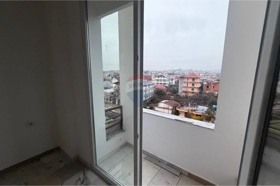 Tirane, shitet apartament 2+1+Ballkon Kamëz,Tiranë