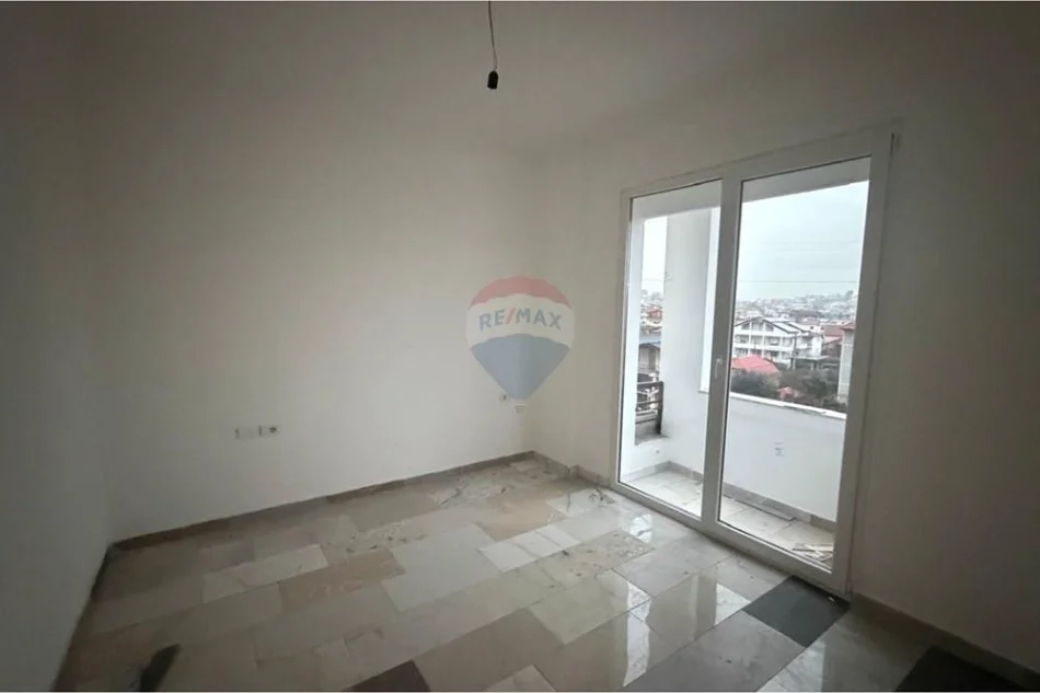 Tirane, shitet apartament 2+1+Ballkon Kamëz,Tiranë