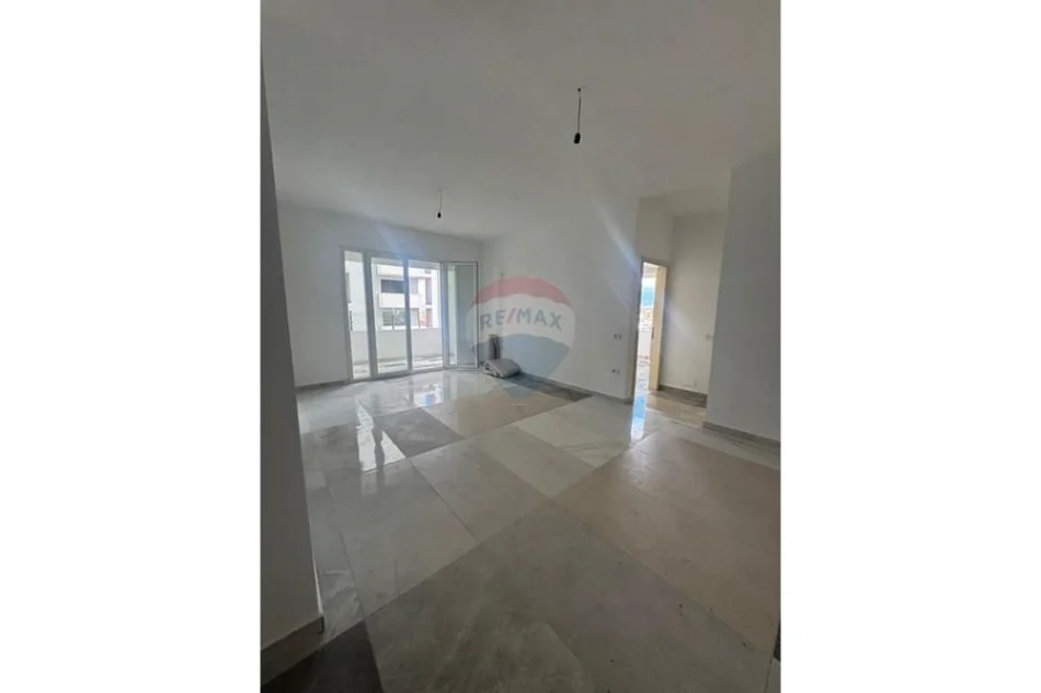 Tirane, shitet apartament 2+1+Ballkon Kamëz,Tiranë