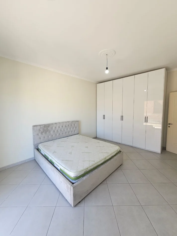 Durres, jepet me qera apartament 2+1+Aneks+Ballkon Kati 3, 150 m² 400 € 