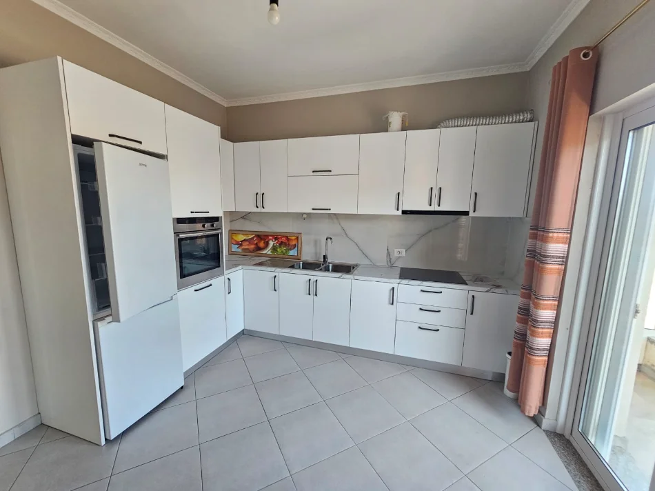 Durres, jepet me qera apartament 2+1+Aneks+Ballkon Kati 3, 150 m² 400 € 