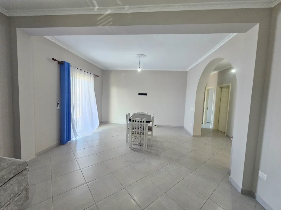Durres, jepet me qera apartament 2+1+Aneks+Ballkon Kati 3, 150 m² 400 € 