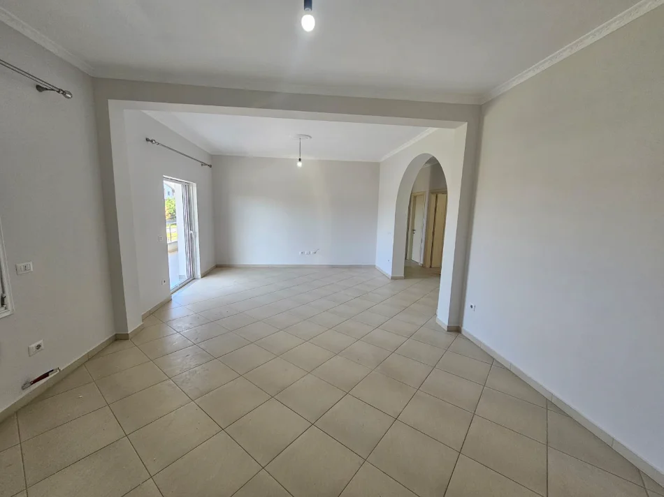 Durres, jepet me qera apartament 2+1+Aneks+Ballkon Kati 2, 150 m² 350 € 