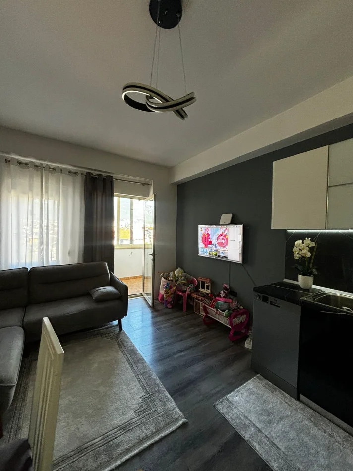 Tirane, shitet apartament 1+1+Ballkon Kati 4, 61 m² 120.000 € (Materniteti i Ri)