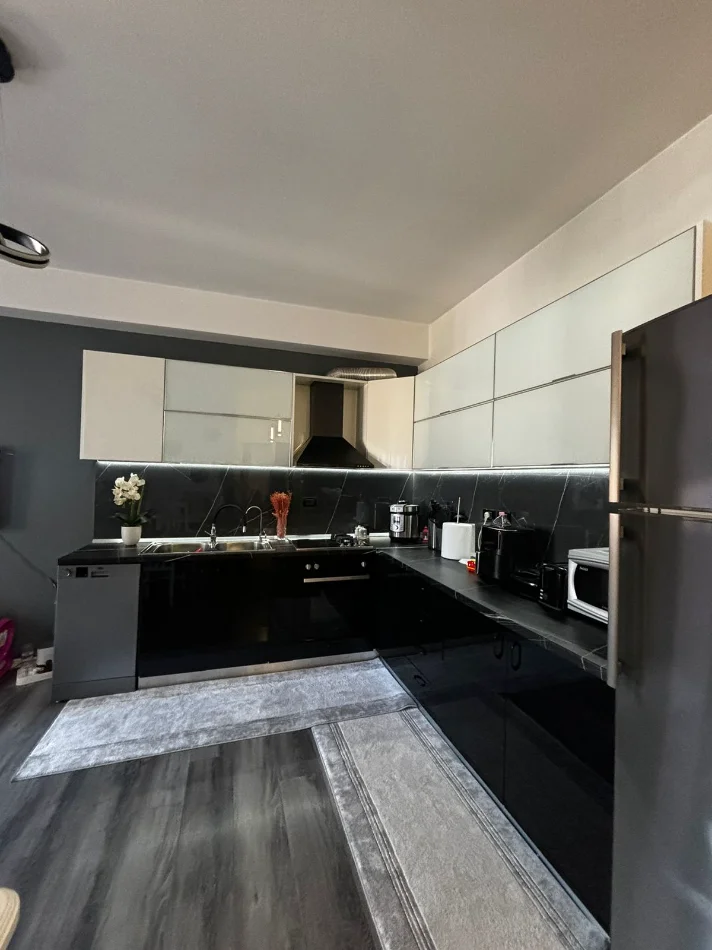 Tirane, shitet apartament 1+1+Ballkon Kati 4, 61 m² 120.000 € (Materniteti i Ri)