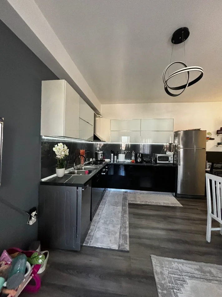 Tirane, shitet apartament 1+1+Ballkon Kati 4, 61 m² 120.000 € (Materniteti i Ri)