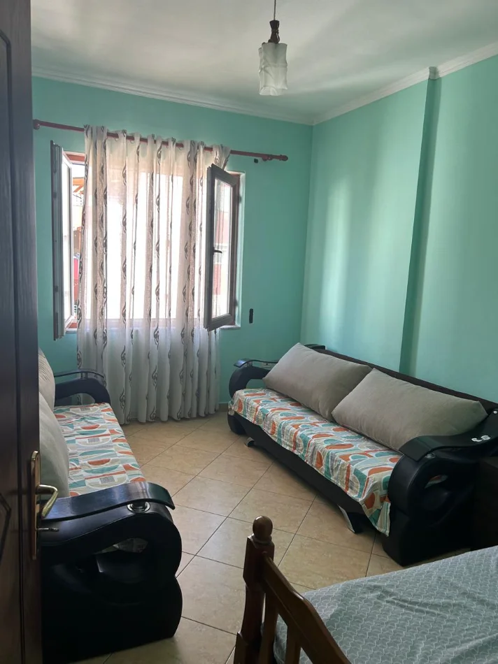Tirane, shitet 2+1+Ballkon , (Pranë Casa Italia)