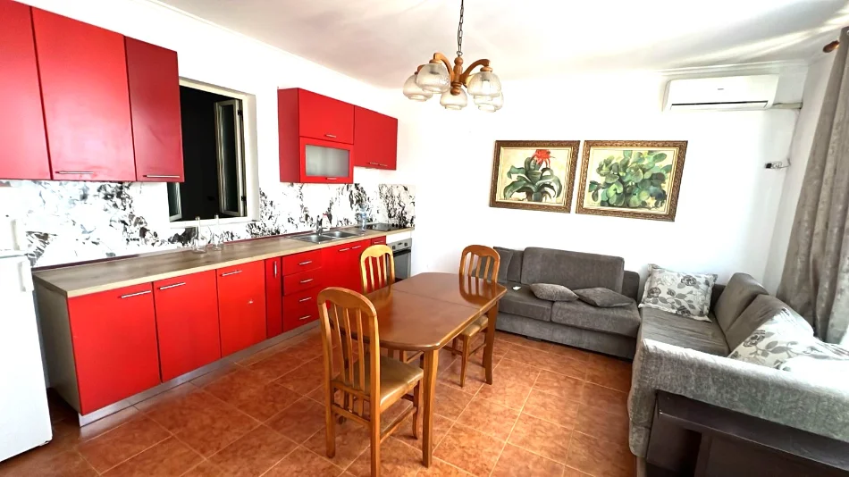 Jepet me qera apartament 2+1, Kati 3 i nje shtepie private me tarrace, 450 €