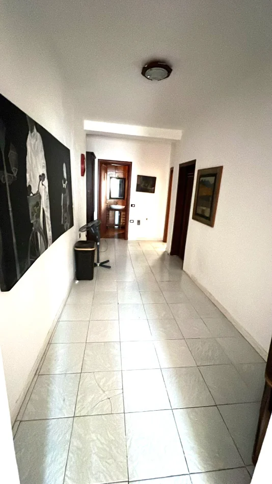 Jepet me qera apartament 2+1, Kati 3 i nje shtepie private me tarrace, 450 €