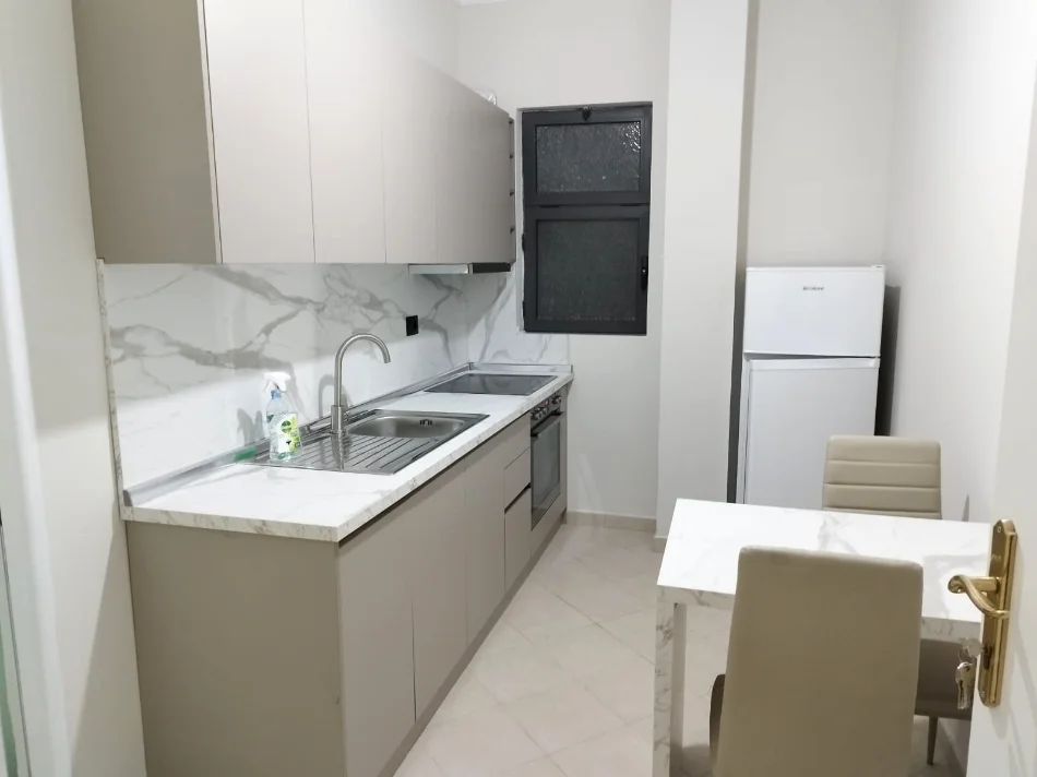 JEPET ME QERA APARTAMENT 1+1 NE 5 MAJI ME VLERE 400 EU