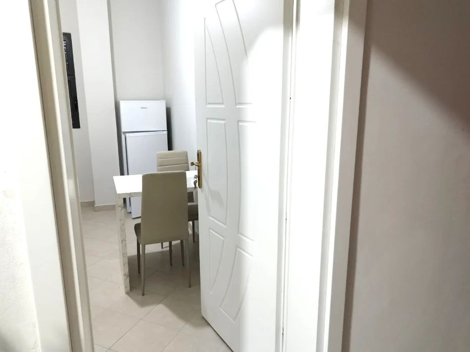 JEPET ME QERA APARTAMENT 1+1 NE 5 MAJI ME VLERE 400 EU
