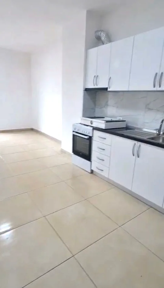 Jepet me qera apartament 1+1 me vlere 400 Euro ne 5 Maji