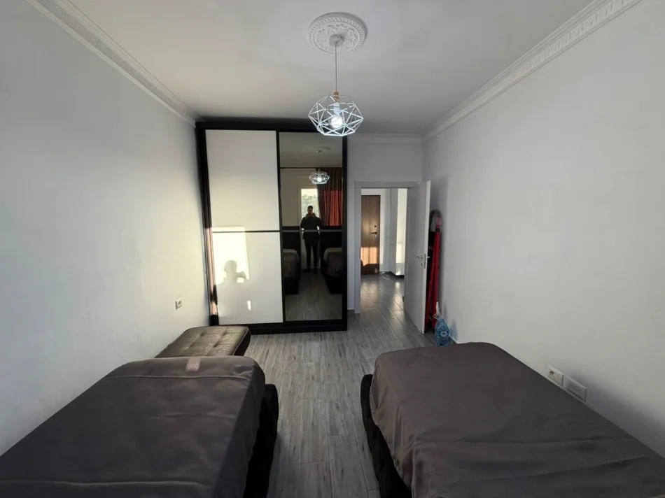 Tirane, jepet me qera apartament 2+1 Kati 4, (YZBERISHT)