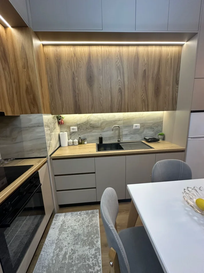 Tirane, jepet me qera apartament 1+1 Kati 6, 60 m² 450 € (REZIDENCA KADIU)