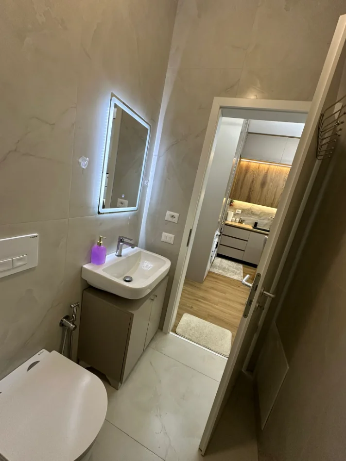 Tirane, jepet me qera apartament 1+1 Kati 6, 60 m² 450 € (REZIDENCA KADIU)