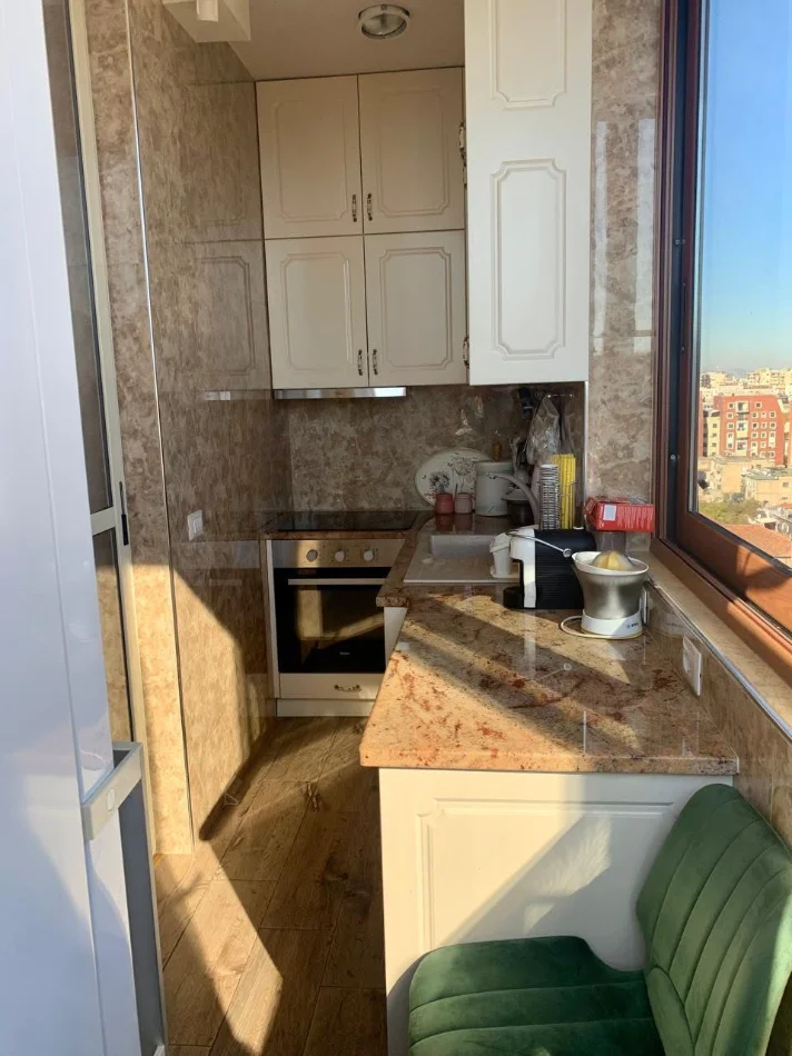 Tirane, jepet me qera apartament 1+1 Kati 9, 76 m² 700 € (KOMUNA E PARISIT)