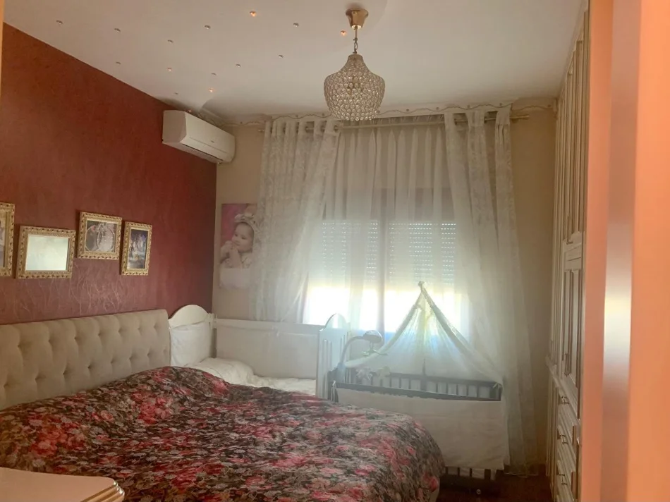 Tirane, jepet me qera apartament 1+1 Kati 9, 76 m² 700 € (KOMUNA E PARISIT)