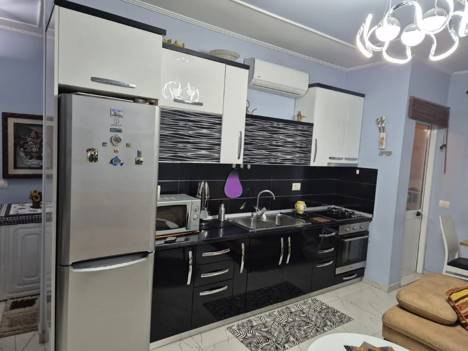 Jepet me qera apartament 2+1+Ballkon  Tregu Elektrik , Kati 6, 95 m² 650 €