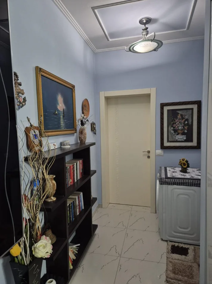 Jepet me qera apartament 2+1+Ballkon  Tregu Elektrik , Kati 6, 95 m² 650 €
