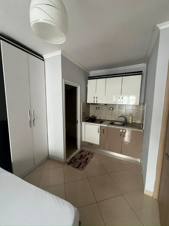 Tirane, jepet me qera garsonier 1+1 Kati 2, 40 m² 450 € (SHESHI SKENDERBEJ)