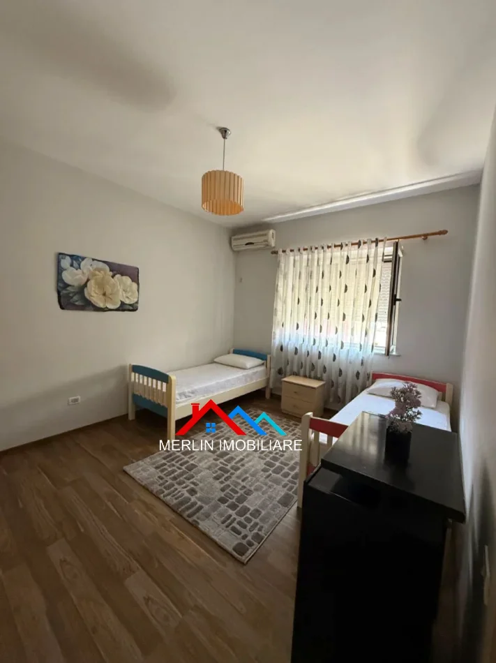 Tirane, jepet me qera apartament 2+1+Ballkon , 75 m² 680 € (RRUGA DON BOSKO)