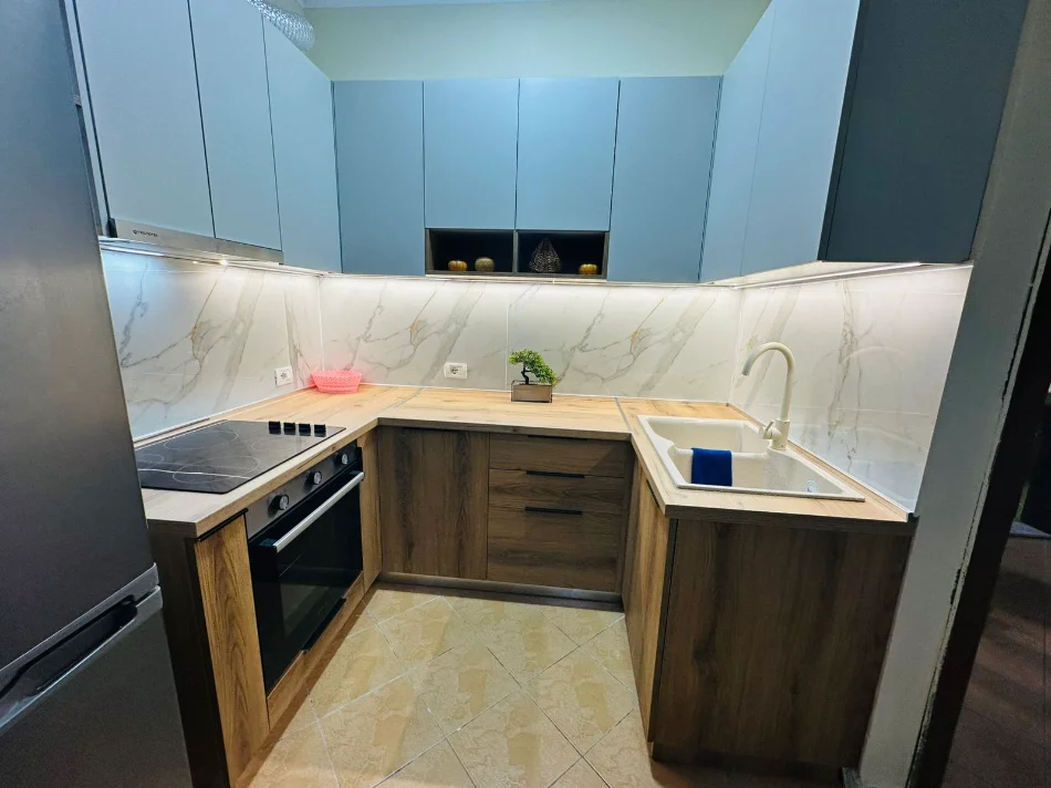 Tirane, jepet me qera apartament 1+1 Kati 4, 70 m² 450 mije leke