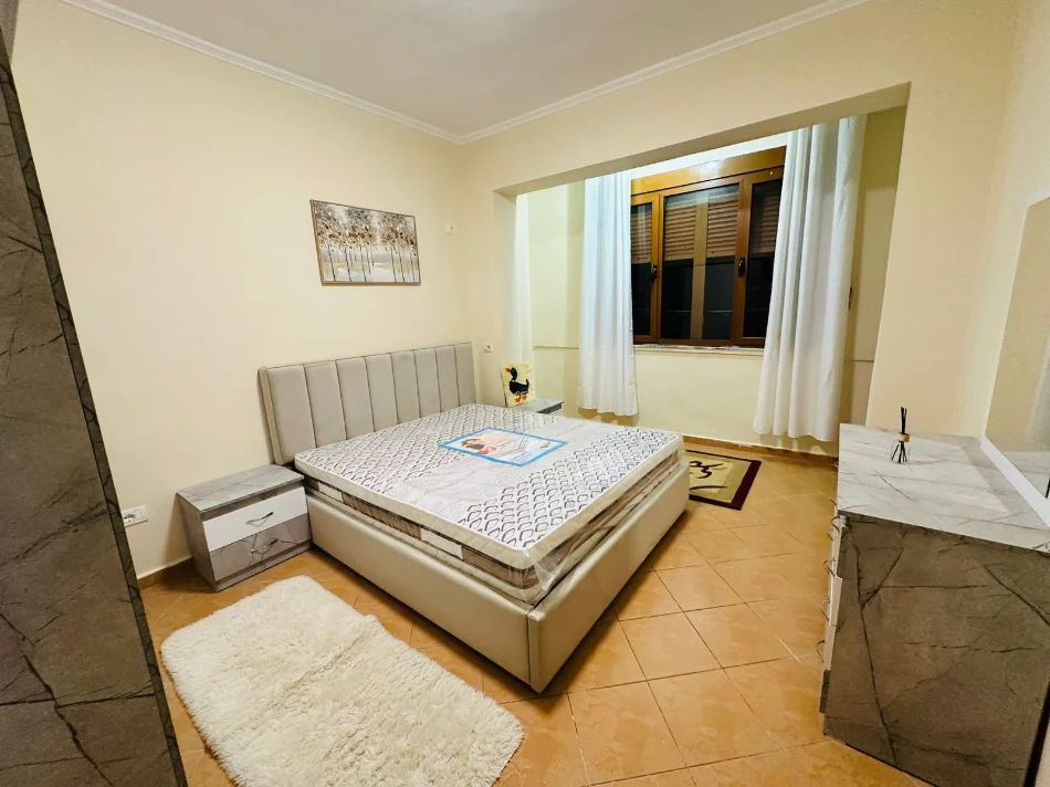 Tirane, jepet me qera apartament 1+1 Kati 4, 70 m² 450 mije leke