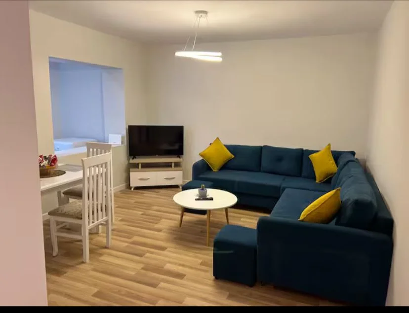 Tirane, jepet me qera apartament 1+1 , 55 m² , 55 000 Leke(Bulevardi Zogu I)