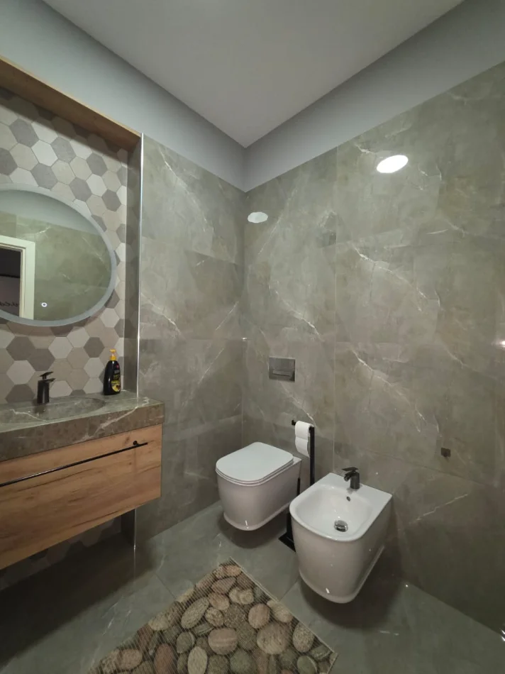 Tirane, shitet apartament 2+1+Ballkon Kati 5, 131 m² 290.000 € (Rruga Panorama)