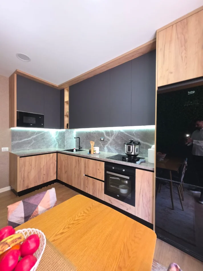 Tirane, shitet apartament 2+1+Ballkon Kati 5, 131 m² 290.000 € (Rruga Panorama)