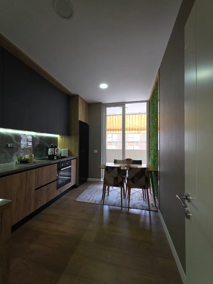 Tirane, shitet apartament 2+1+Ballkon Kati 5, 131 m² 290.000 € (Rruga Panorama)