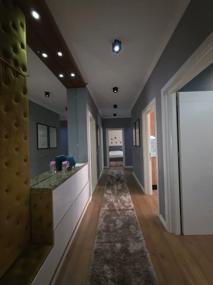 Tirane, shitet apartament 2+1+Ballkon Kati 5, 131 m² 290.000 € (Rruga Panorama)