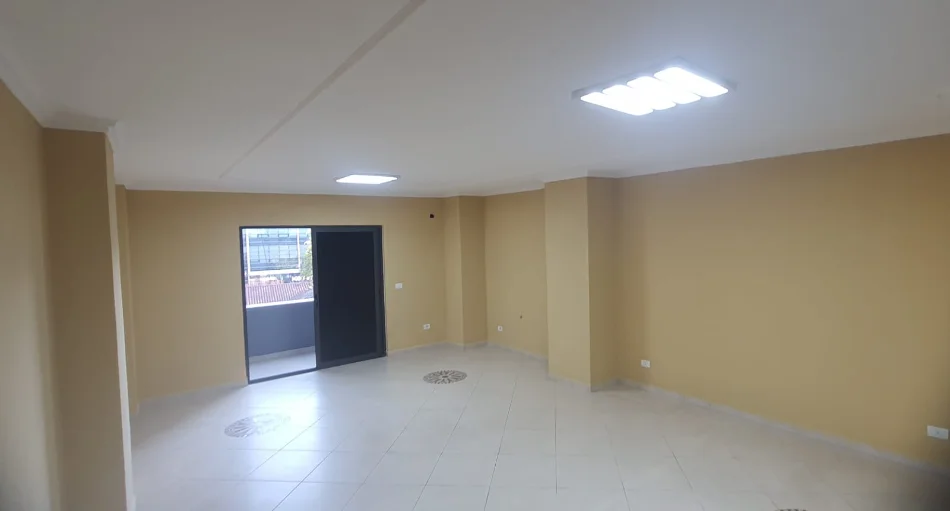 Tirane, jepet me qera ambjent biznesi Kati 3, 160 m² 1.100 € (Eye of Tirana)