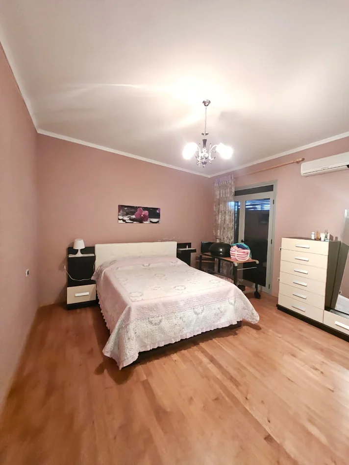 Durres, jepet me qera apartament+verande | Penthouse 3+1+Aneks+Ballkon Kati 2, 235 m² 500 € (SHIJAK)