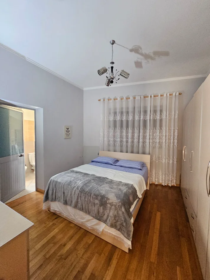 Durres, jepet me qera apartament+verande | Penthouse 3+1+Aneks+Ballkon Kati 2, 235 m² 500 € (SHIJAK)