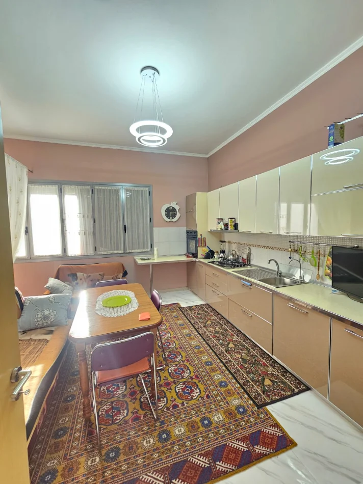 Durres, jepet me qera apartament+verande | Penthouse 3+1+Aneks+Ballkon Kati 2, 235 m² 500 € (SHIJAK)