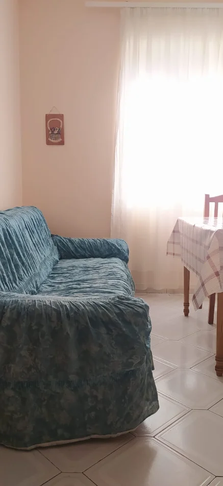 Tirane, jepet me qera apartament 1+1+Aneks+Ballkon Kati 2, 70 m² 450 € 