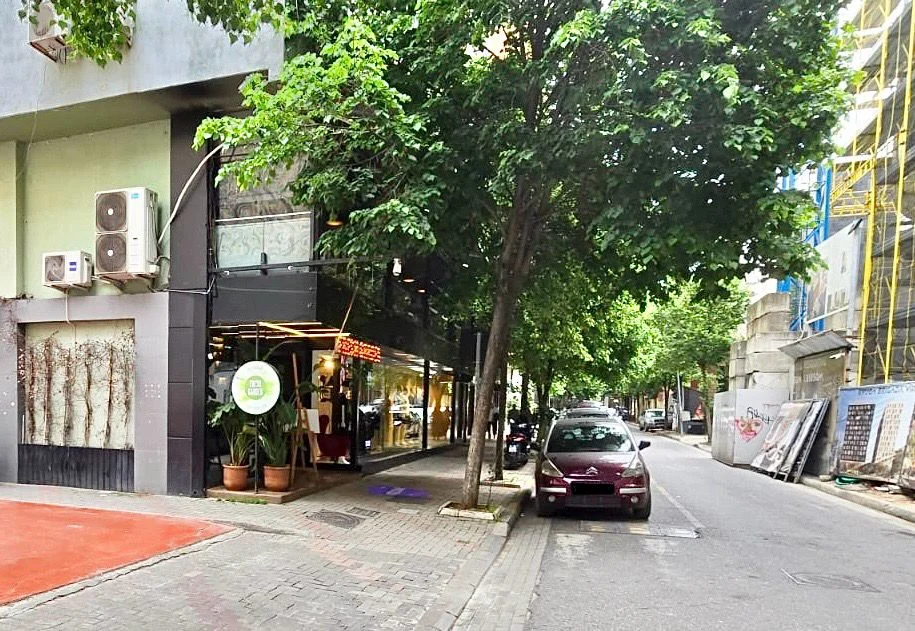 Tirane, jepet me qera dyqan Kati 1, 54 m² 800 € (Rruga Brigada 8)